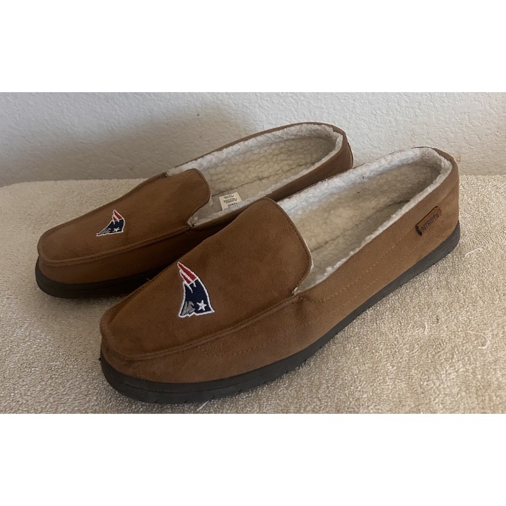 FOCO New England Patriots Men's Size Large Brown Moccasin Slipper-J1